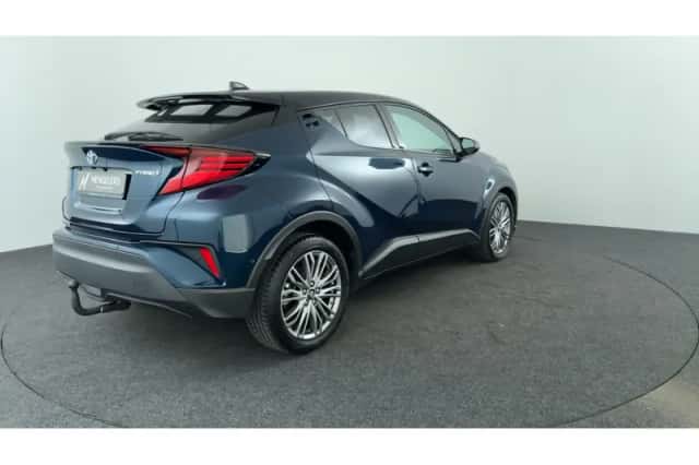 Toyota C-HR (2023) thumbnail 5