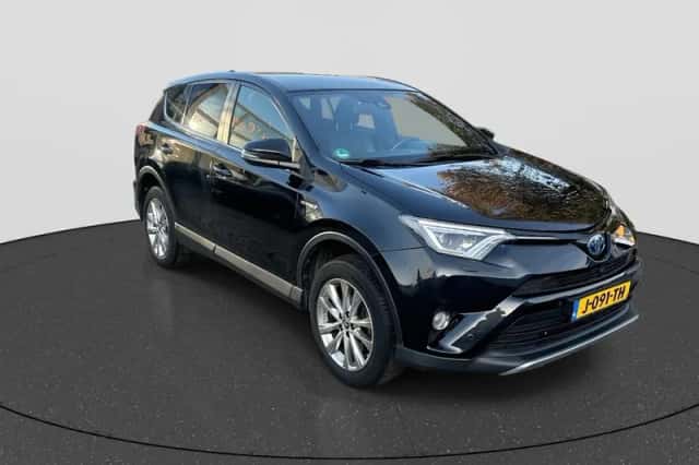 Toyota RAV4 (2017) thumbnail 2