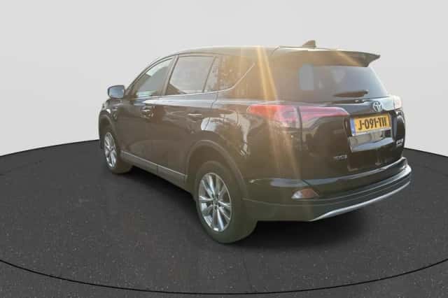 Toyota RAV4 (2017) thumbnail 6