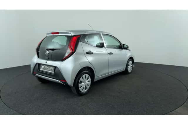 Toyota Aygo (2021) thumbnail 5