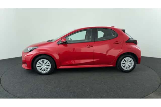 Toyota Yaris (2022) thumbnail 2