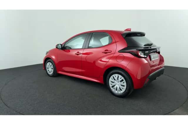 Toyota Yaris (2022) thumbnail 3