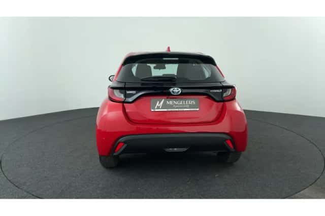 Toyota Yaris (2022) thumbnail 4
