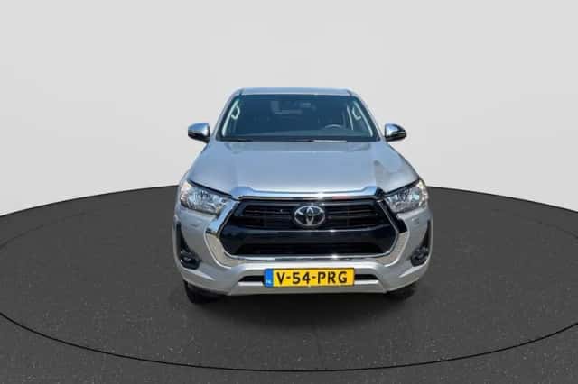 Toyota Hilux (2024) thumbnail 3