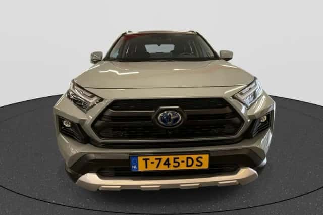 Toyota RAV4 (2023) thumbnail 3