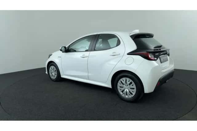 Toyota Yaris (2020) thumbnail 3