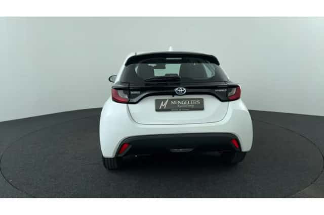 Toyota Yaris (2020) thumbnail 4