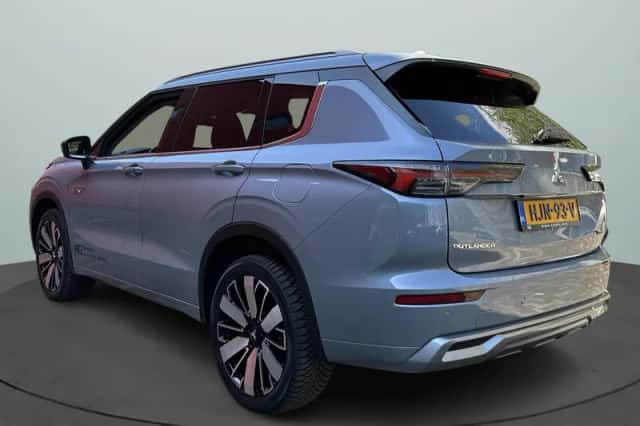Mitsubishi Outlander (2025) thumbnail 3