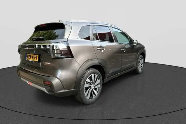 Suzuki S-Cross (2025) thumbnail 5