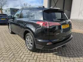 Toyota RAV4 (2017) thumbnail 5