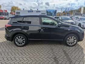 Toyota RAV4 (2017) thumbnail 8
