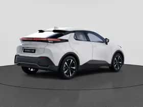 Toyota C-HR (2025) thumbnail 2
