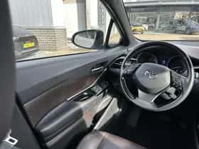 Toyota C-HR (2019) thumbnail 15