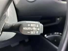 Toyota C-HR (2019) thumbnail 27