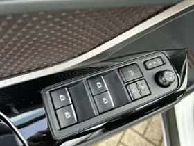 Toyota C-HR (2019) thumbnail 38