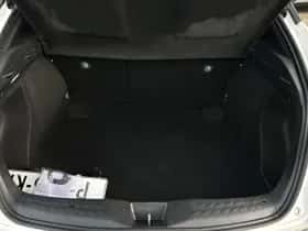 Toyota C-HR (2019) thumbnail 9
