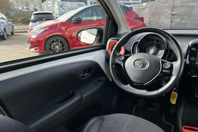 Toyota Aygo (2019) thumbnail 14
