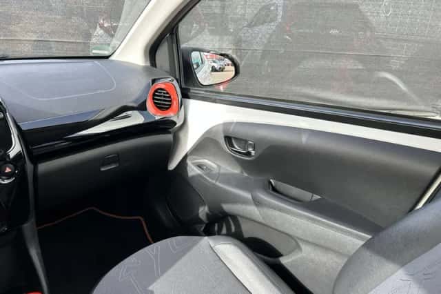 Toyota Aygo (2019) thumbnail 16