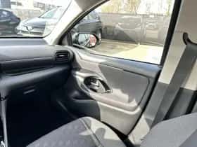 Toyota Yaris (2025) thumbnail 15