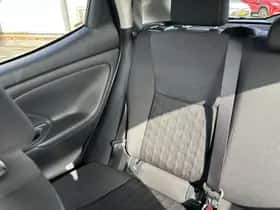 Toyota Yaris (2025) thumbnail 16