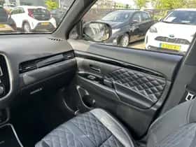 Mitsubishi Outlander (2019) thumbnail 21