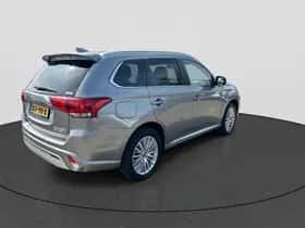 Mitsubishi Outlander (2019) thumbnail 5