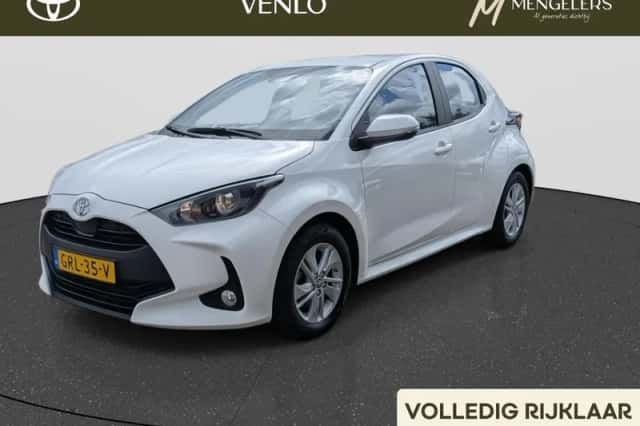 Toyota Yaris (2024) thumbnail 1