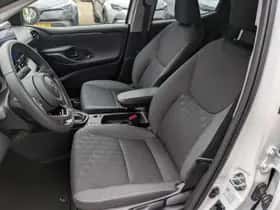 Toyota Yaris (2024) thumbnail 13