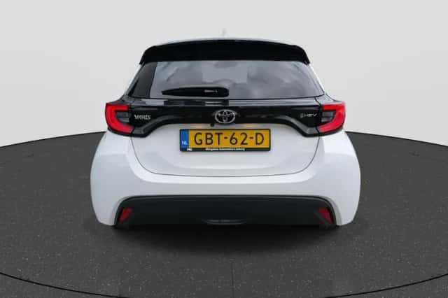 Toyota Yaris (2024) thumbnail 4