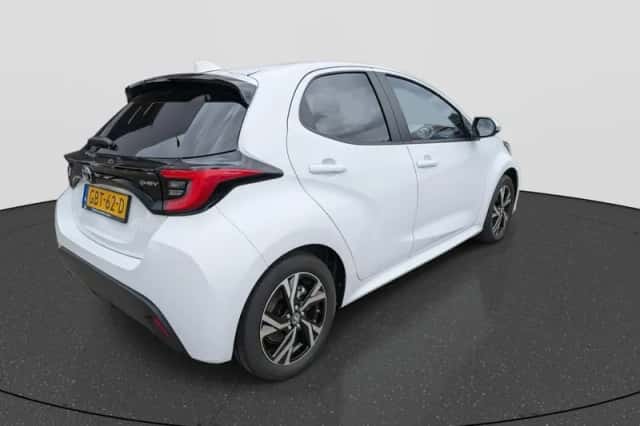 Toyota Yaris (2024) thumbnail 5