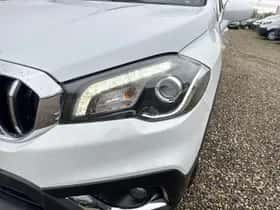 Suzuki S-Cross (2021) thumbnail 10