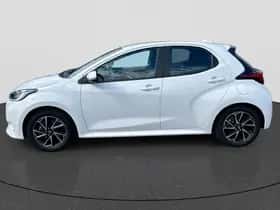 Toyota Yaris (2022) thumbnail 2