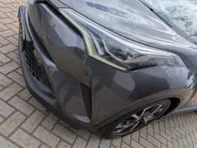 Toyota C-HR (2019) thumbnail 25