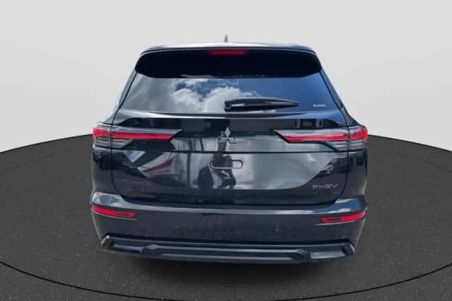 Mitsubishi Outlander (2026) thumbnail 4