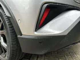 Toyota C-HR (2018) thumbnail 11
