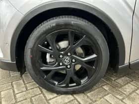 Toyota C-HR (2018) thumbnail 12
