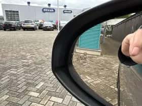 Toyota C-HR (2018) thumbnail 13