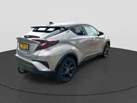 Toyota C-HR (2018) thumbnail 3