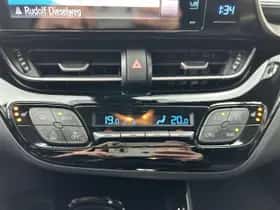 Toyota C-HR (2018) thumbnail 32