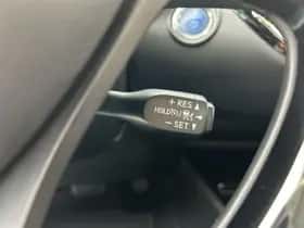 Toyota C-HR (2018) thumbnail 34