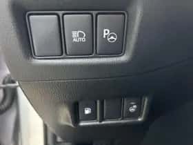Toyota C-HR (2018) thumbnail 35