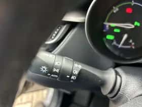 Toyota C-HR (2018) thumbnail 36