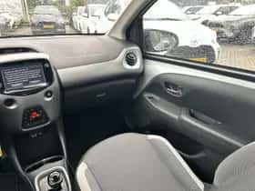 Toyota Aygo (2020) thumbnail 16