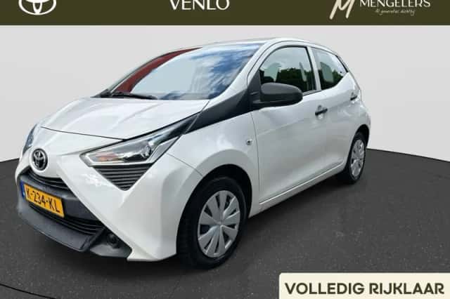 Toyota Aygo (2021) thumbnail 1