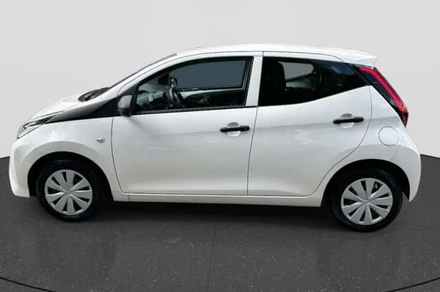 Toyota Aygo (2021) thumbnail 2