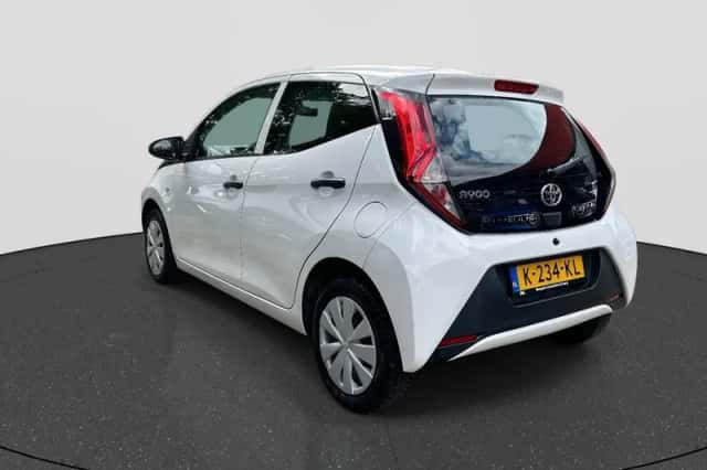 Toyota Aygo (2021) thumbnail 3