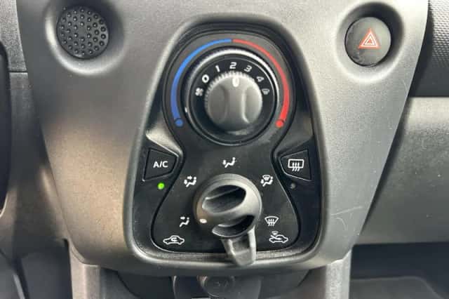 Toyota Aygo (2021) thumbnail 23
