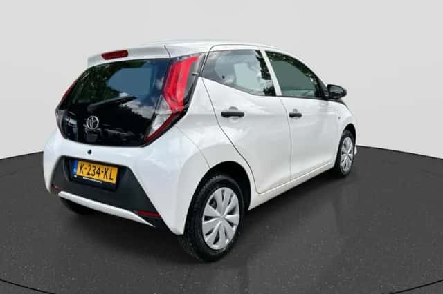 Toyota Aygo (2021) thumbnail 5