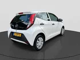 Toyota Aygo (2021) thumbnail 5