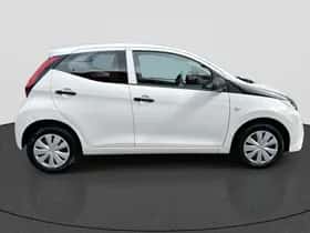 Toyota Aygo (2021) thumbnail 6
